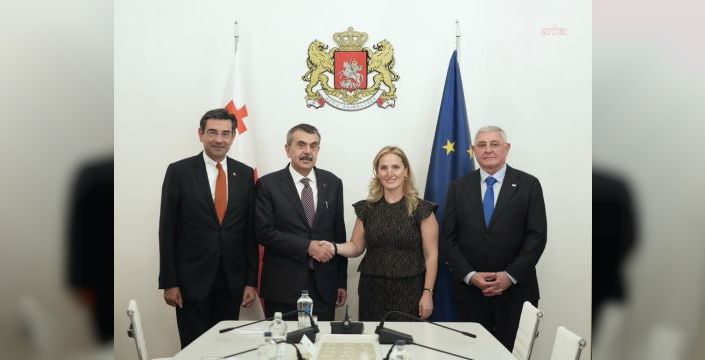 Milli eğitim bakanı gürcistan parlamentosunu ziyaret etti