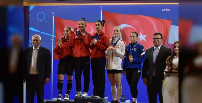 Milli halterciler Avrupa'da rekorlarla başladı