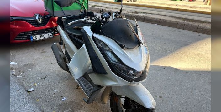 Motosiklet yayaya çarptı: 2 yaralı