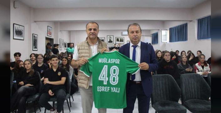 Muğlaspor futbolcuları öğrencilerle buluştu