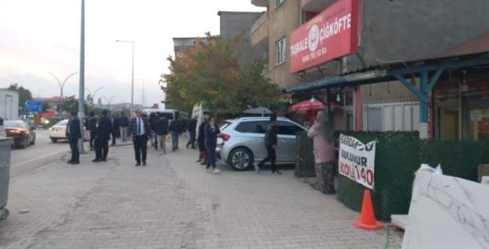 Öğrenci servisi sürücüsü kalp krizi geçirdi, binaya çarptı
