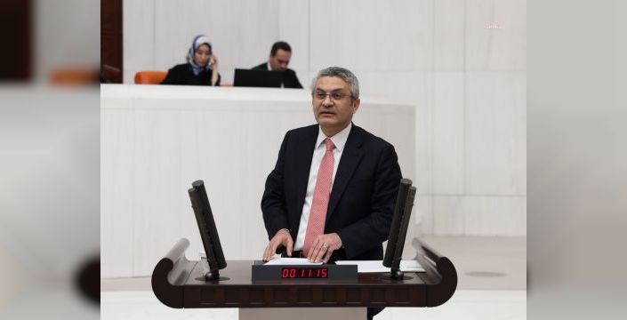 Oğuz Kaan Salıcı, Cemil Tugay'ın AK Parti'ye geçişine tepki gösterdi