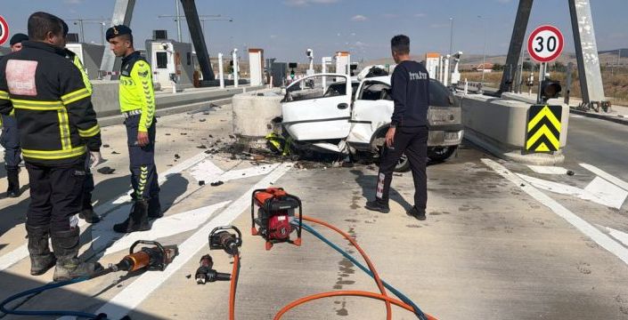 Otoyol gişelerinde bariyer kazası: 1 ölü