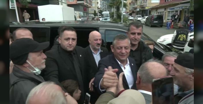 Özgür Özel, Arhavi'de pazar esnafını ziyaret etti