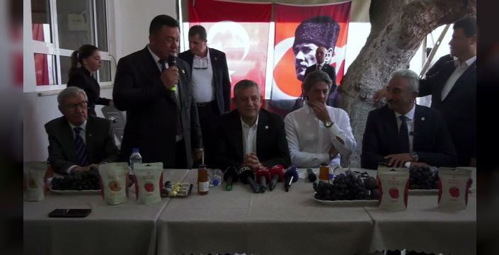 Özgür Özel, Bursa'da üzüm üreticileriyle bir araya geldi