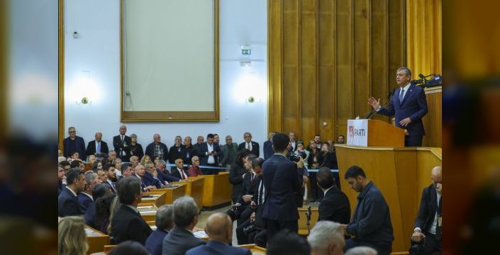 Özgür Özel, Cemil Tugay'a adaylık eleştirisinde bulundu