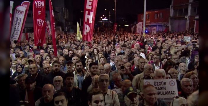 Özgür Özel'den Halk TV'ye destek ve muhalefete eleştiri