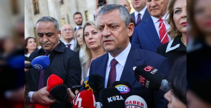 Özgür Özel, Mersin operasyonunun zamanlamasını manidar buldu