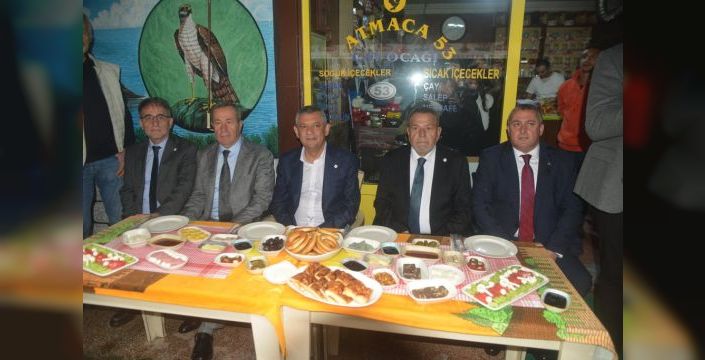 Özgür Özel Rize'de esnafla görüştü