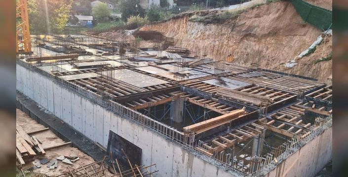 Pendik'te inşaat alanında toprak kayması meydana geldi