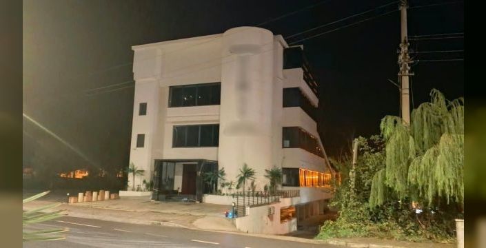 Restoranda garson yemek asansörüyle düştü, öldü