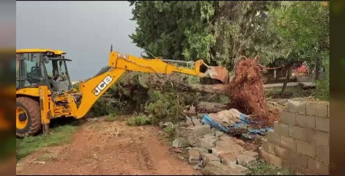 Reyhanlı'da sağanak yağış, su taşkınlarına yol açtı