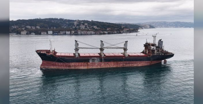 Rusya'da hasar gören gemi İstanbul Boğazı'ndan geçti