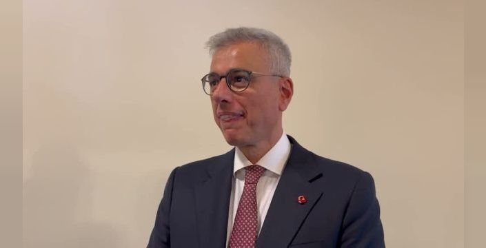 Sağlık bakanı sigara satışına yaş doğrulaması önerdi