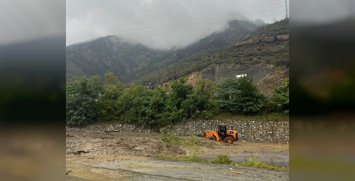 Sakarya'da heyelan nedeniyle iki mahalleye ulaşım kesildi