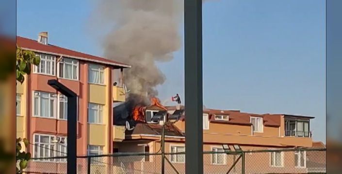 Sancaktepe'de tadilat sırasında çatıda yangın çıktı
