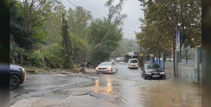 Sarıyer Ayazağa'da sel suları iş yerlerini vurdu