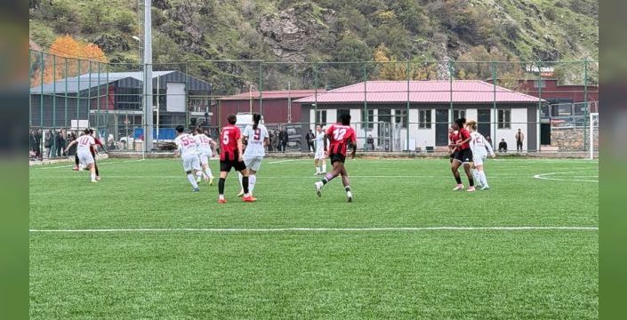 Şemdinli'de Yüksekova Spor, Galatasaray ile 1-1 berabere kaldı