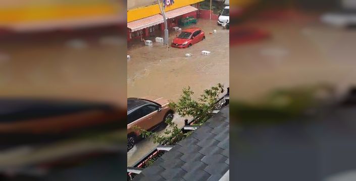 Şile'de sağanak yolları göle çevirdi, bazı caddeleri su bastı