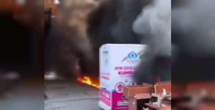Sultangazi'de çöp konteynerine dökülen tiner yangına neden oldu