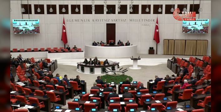 TBMM'de Akbaşoğlu ve Sarı arasında tartışma yaşandı