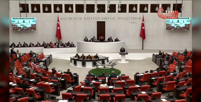 TBMM'de başörtüsü tartışması: Temelli, Akbaşoğlu'na yanıt verdi