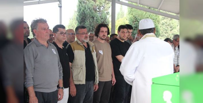 Teknenin batmasında ölen doktor memleketi Adana'da toprağa verildi