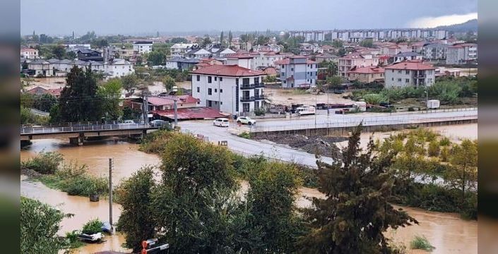 Tersakan Çayı taştı, Dalaman'da eski yol kapandı