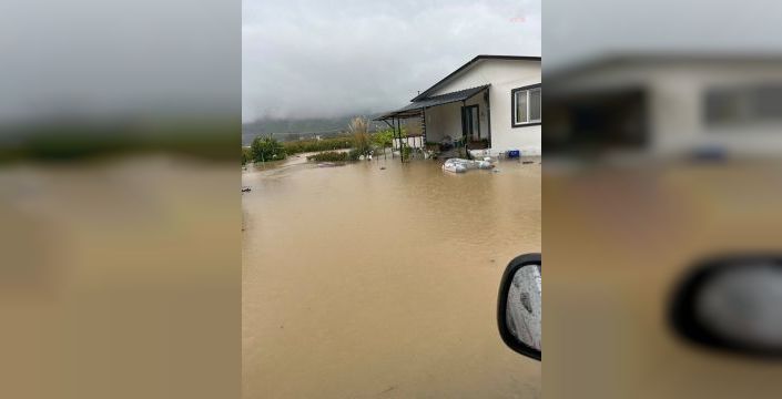 Tersakan Çayı taştı, Dalaman-Fethiye yolu kapandı