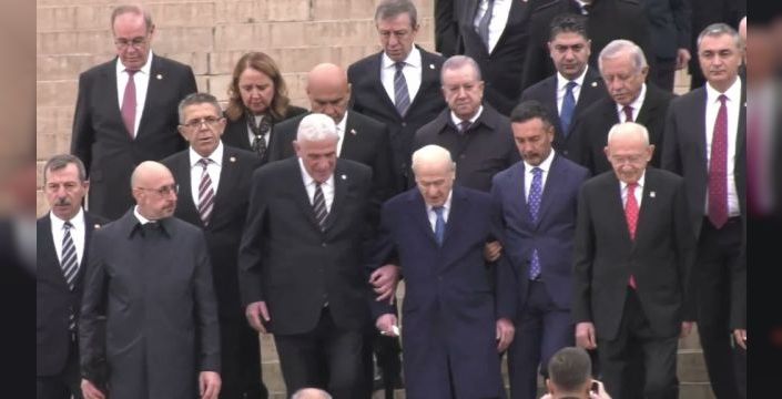 Tören sonrası Bahçeli, Dervişoğlu ve Kalın’la görüştü