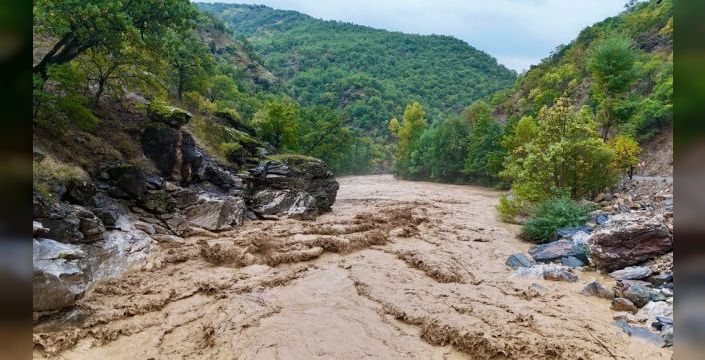 Tunceli'de sağanak sonrası nehir debileri arttı, valilikten uyarı
