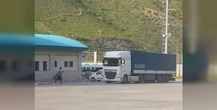 Türk TIR'ları Kapıköy'den İran'a geçişe başladı