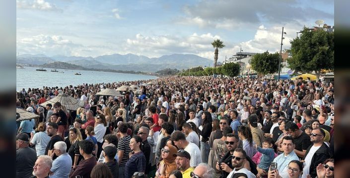 Türk Yıldızları, Fethiye'de akrobasi gösterisi yaptı