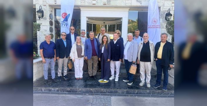 Türkiye Yelken Ligi yarışları Foça'da başladı