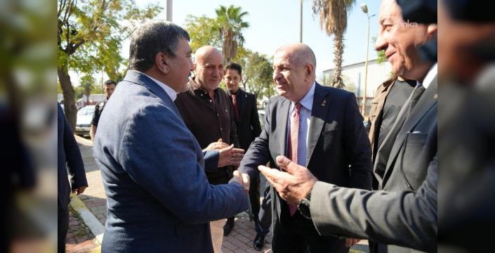 Ümit Özdağ, Antalya Toptancı Hal'ı ziyaret etti
