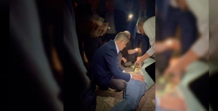 Vali ve milletvekili, kazazedeye ilk yardımı yaptı
