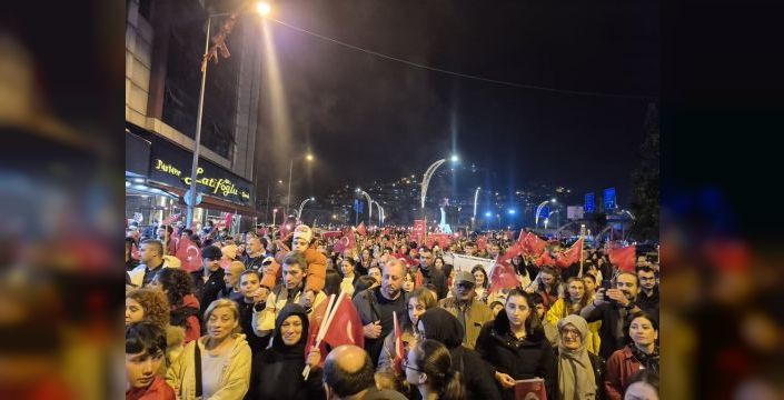 Yağmura rağmen Zonguldak'ta fener alayı düzenlendi