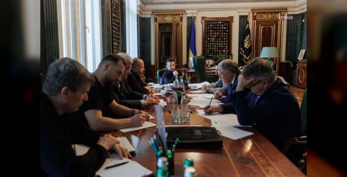 Zelenskiy: Ukraynalı pilotlar Fransa'da Rafale eğitimi alacak