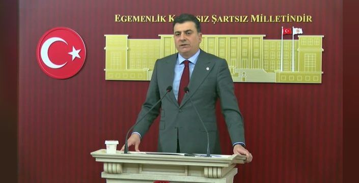 Zeynel Emre: Fon krizi için oluşturulan kurul siyasi zararı en aza indirmeye çalışıyor