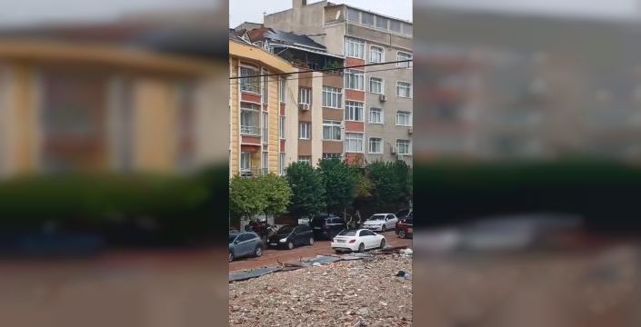 Zeytinburnu'nda çatıdan düşen kişi hayatını kaybetti
