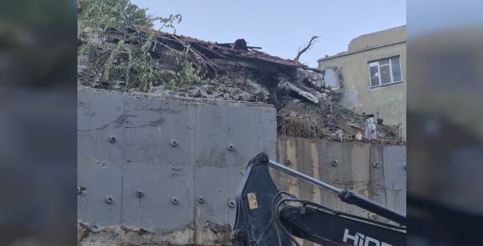 Zonguldak'ta çöken evin etrafındaki 7 bina boşaltıldı