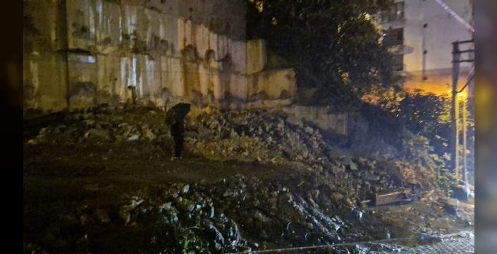 Zonguldak'ta sağanak yağış sonrası evin duvarı çöktü